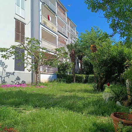 Roxy, 5 Minutes From The Apartmán *